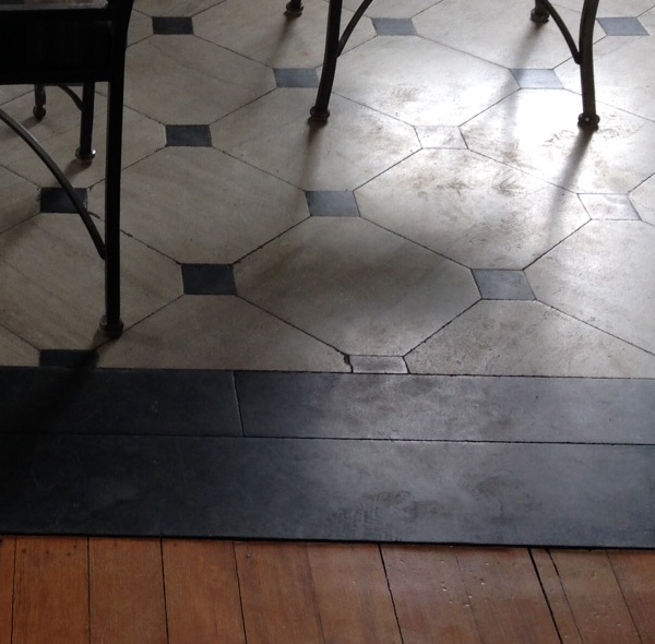 Travertine floor with Black Absolute granite